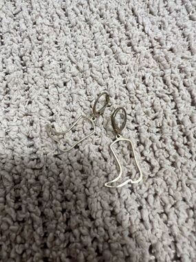 SHEIN Gold Cowboy Boot Outline Hoop Earrings